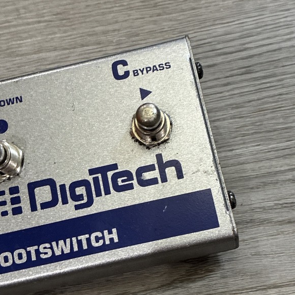 DigiTech FS300 3-Button Footswitch - Picture 3 of 5